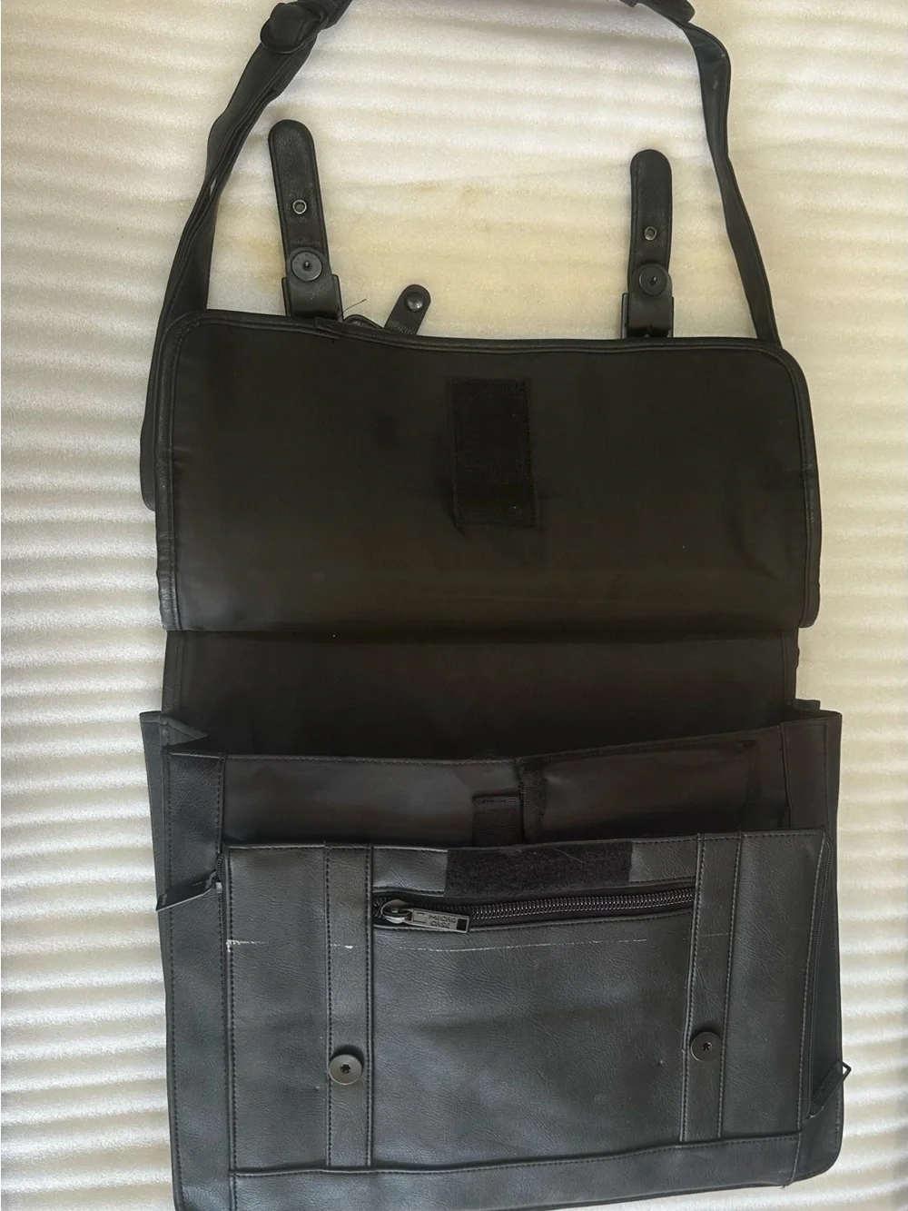 Leather Briefcase Messenger Bag in Black - Men’s Professional Carry